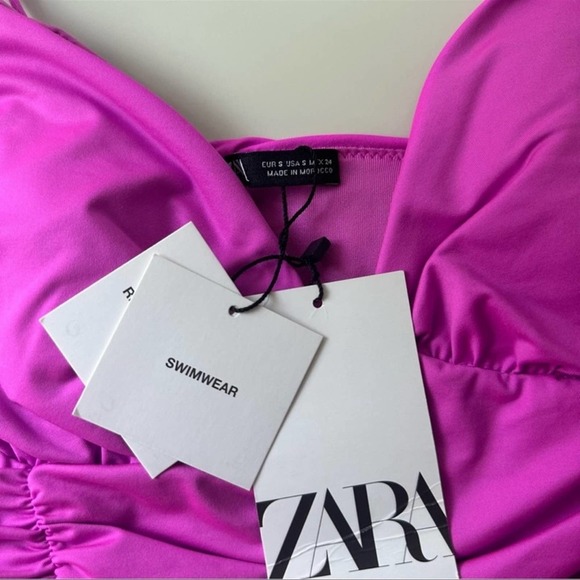 NWT Zara V-neck bikini top with removable cups and adjustable thin straps. - Picture 4 of 7